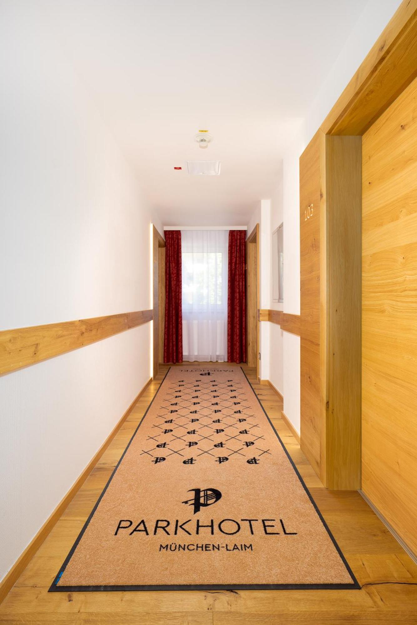 Park Hotel Laim Munich Exterior photo